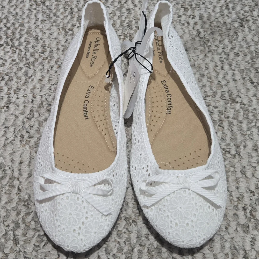 Woman's Size 9.5 White Eyelt Ballet Flats NWT - Picture 1 of 4